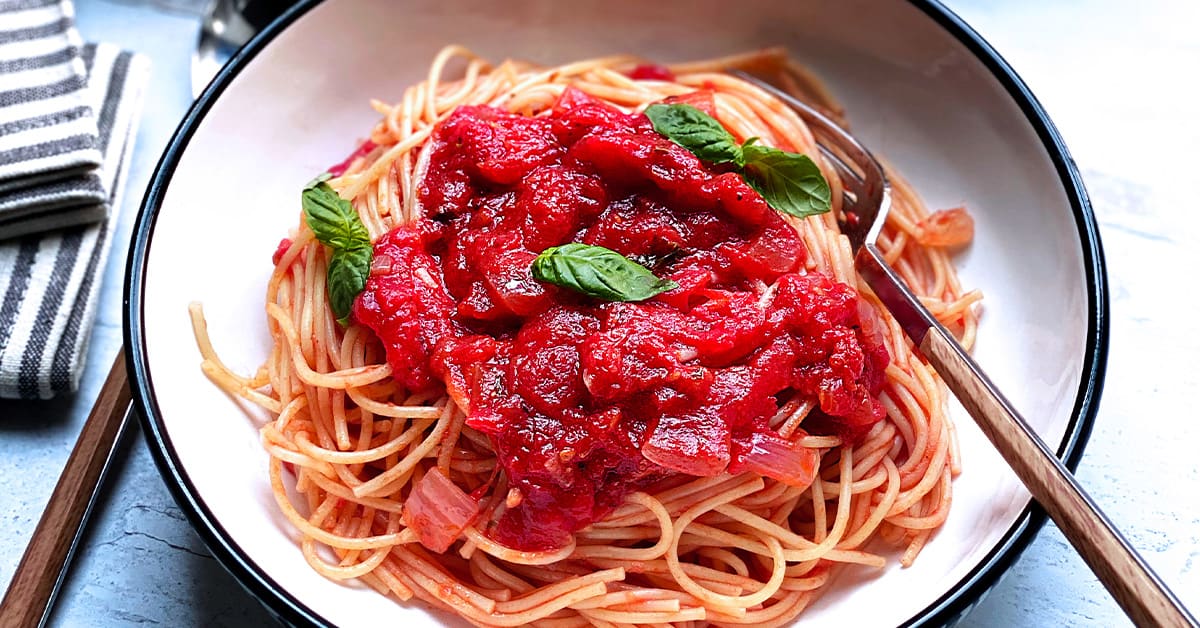 Greek Spaghetti Sauce With Tomatoes & Basil - The Greek Foodie