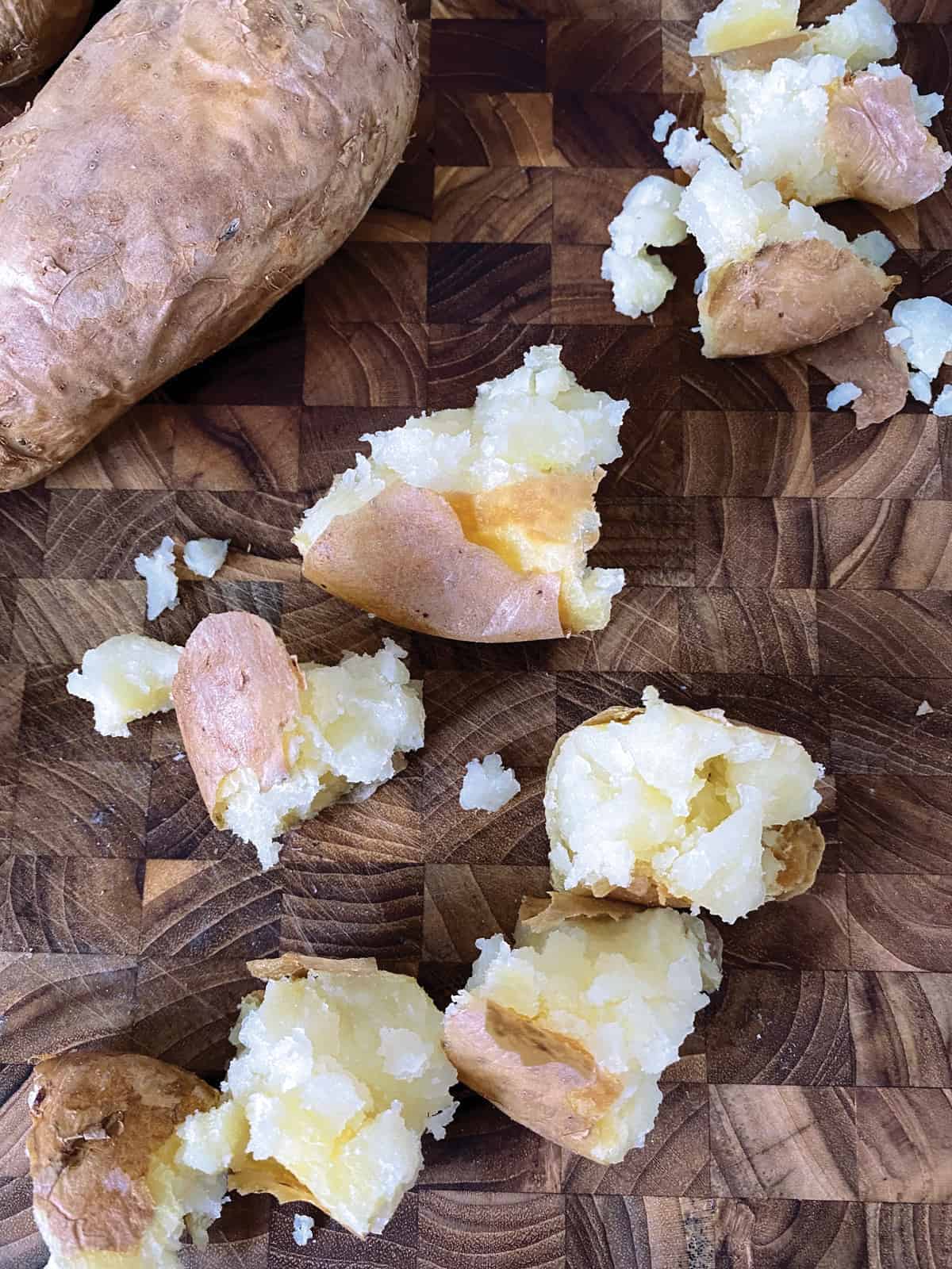 A potatoes with skin on cut in rough pieces.