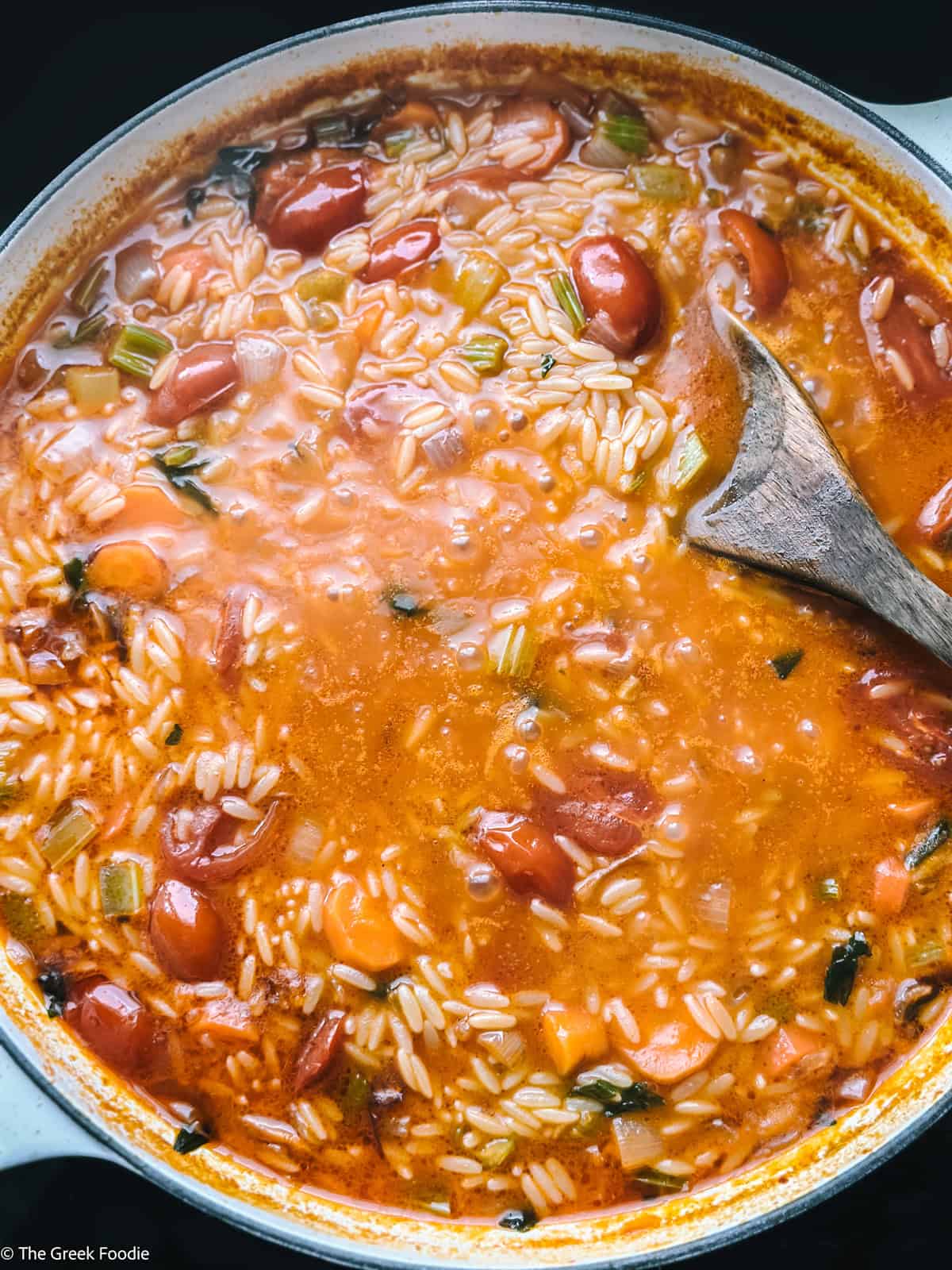 A pot with manestra-cooking.